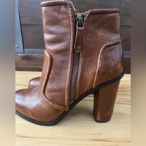 FRYE Slyvia Piping Boots